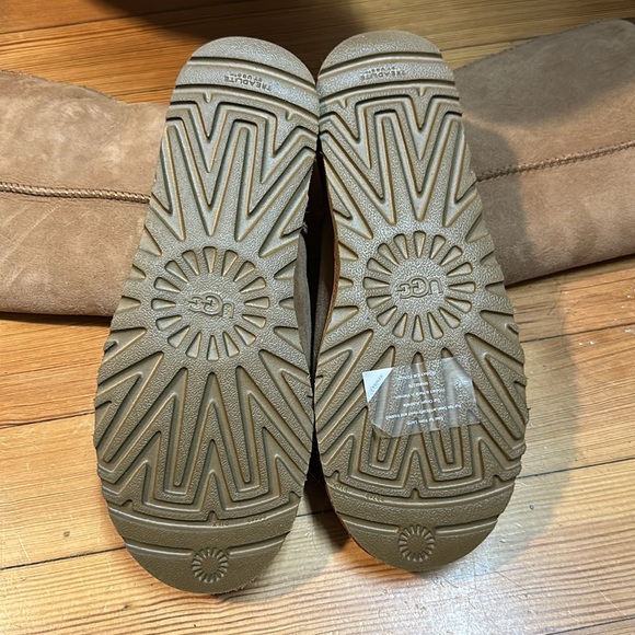 Uggs Classic Tall - Picture 3 of 4